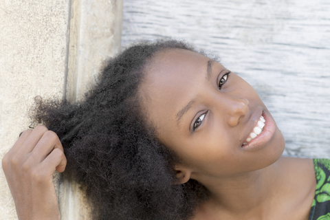 black-girl-detangling-natural-hair